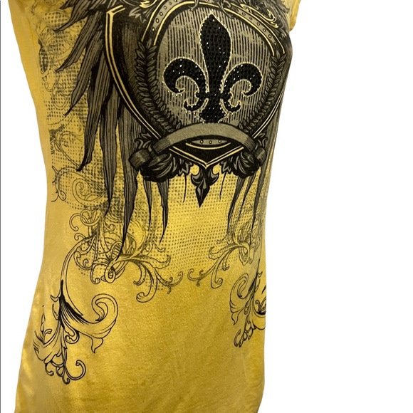 FLEUR- DE-LIS YELLOW EMBELLISHED TEE by LOVE to LOVE. SIZE MEDIUM - Picture 13 of 14